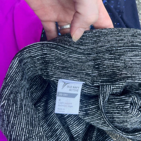 ⭐️MAKE AN OFFER!⭐️Activewear Bundle Women Medium Lot Sleeveless Top Short Sleeve - Picture 4 of 10